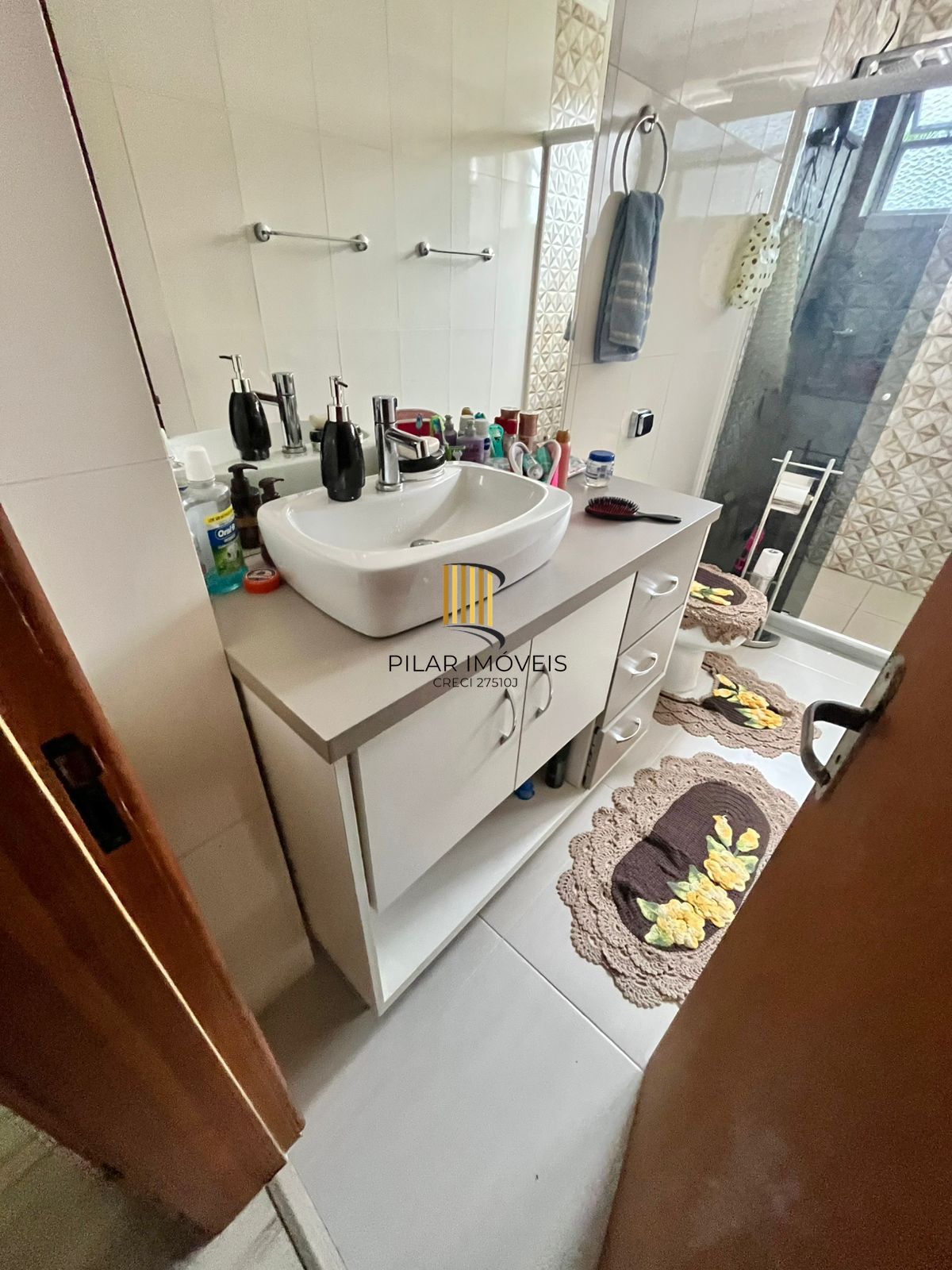 Apto de 02 dorm, mobiliado, transformado em 01 dorm, com vaga no Passo da Areia