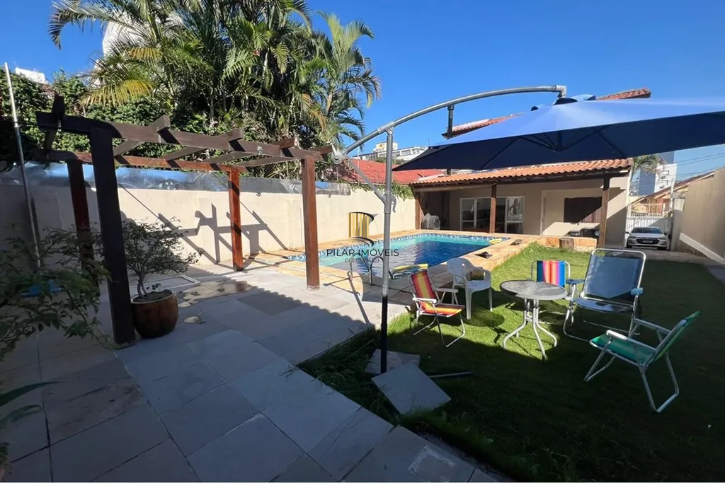 Casa 4 dormitórios no bairro Petrópolis