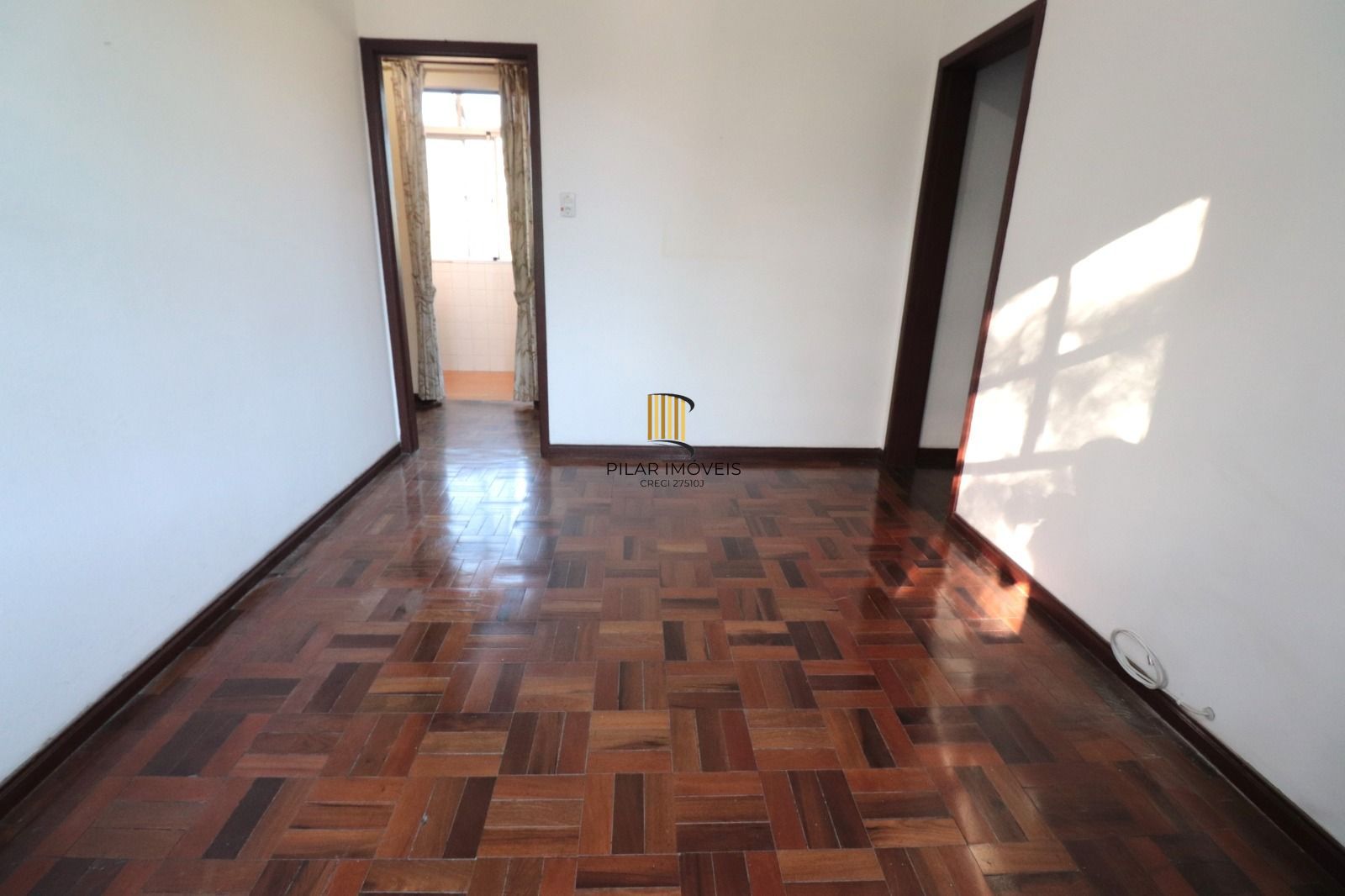 Apto no IAPI, 02 dorm com vaga de garagem