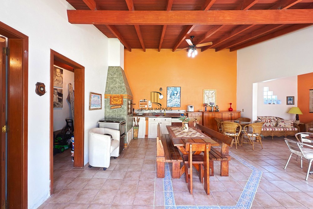 Casa 4 dormitórios no bairro Ipanema