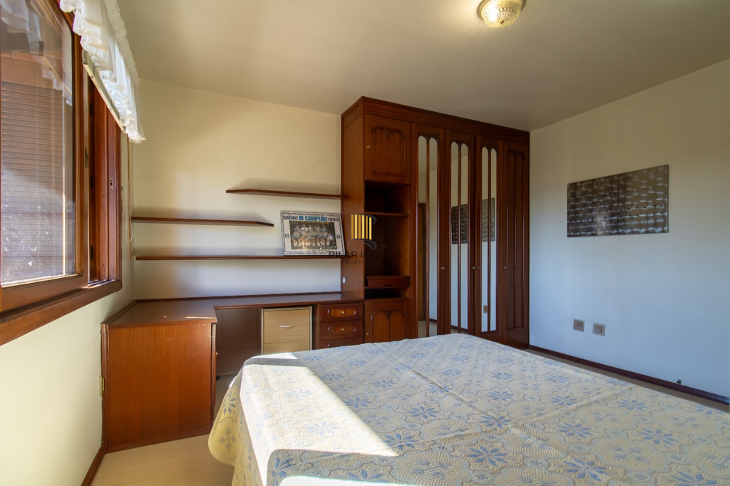 Casa 5 dormitórios no bairro Partenon