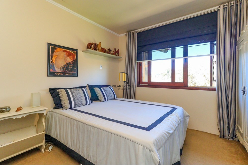 Casa 4 dormitórios no bairro Três Figueiras