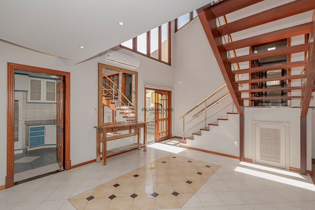 Casa 6 dormitórios no bairro Vila Jardim