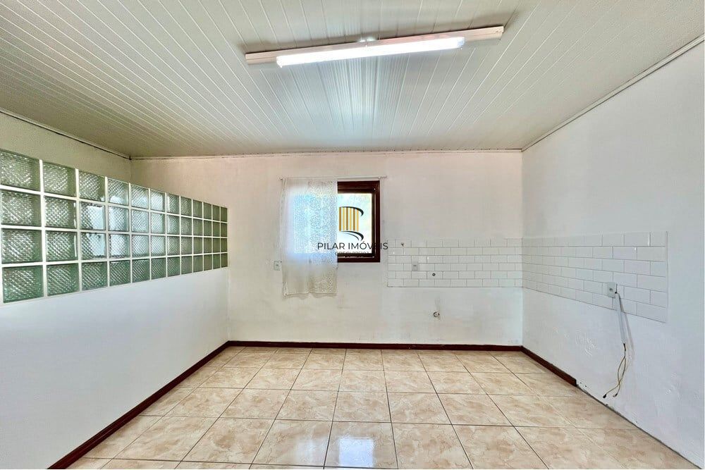 Casa 5 dormitórios no bairro Igara