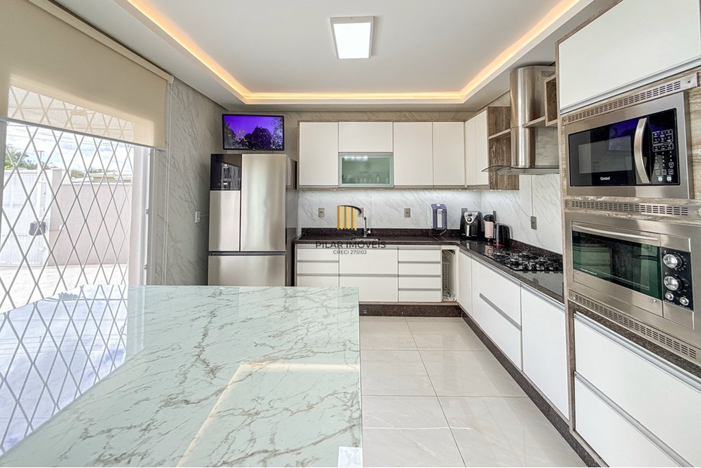 Casa 3 dormitórios no bairro Igara