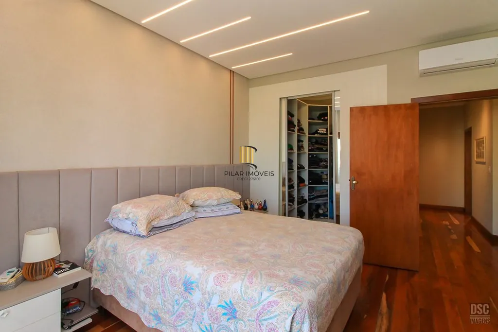 Casa 3 dormitórios no bairro Hípica