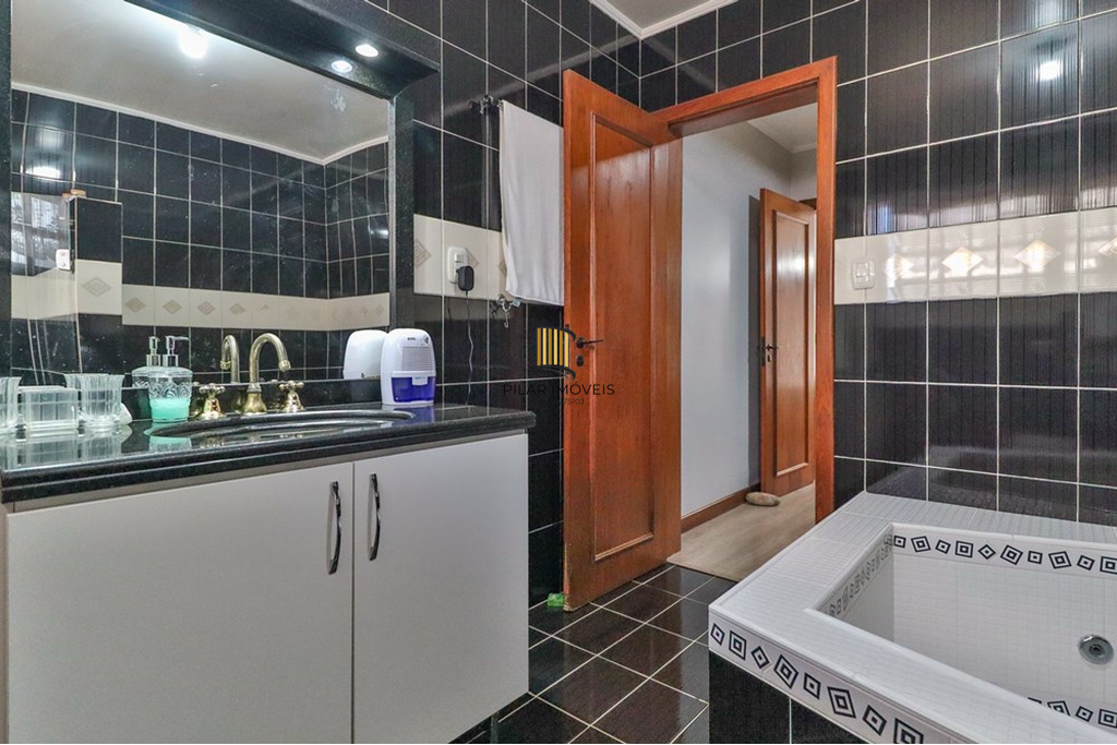 Casa 5 dormitórios no bairro Jardim Lindóia