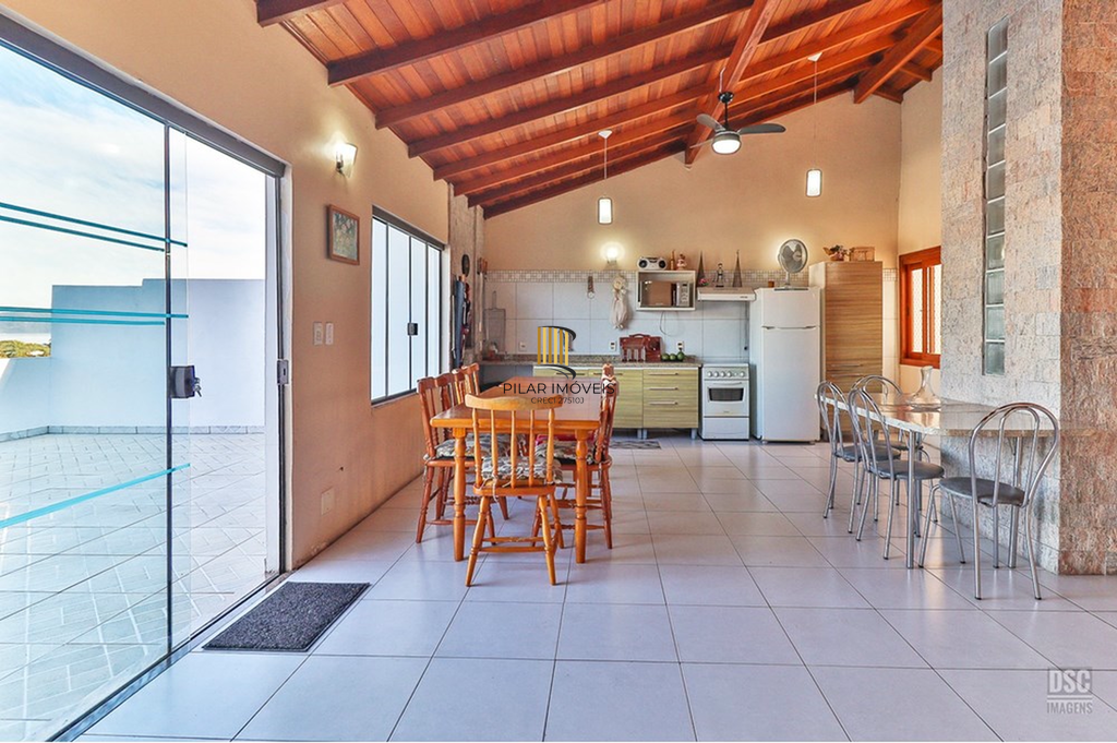 Casa 5 dormitórios no bairro Ipanema