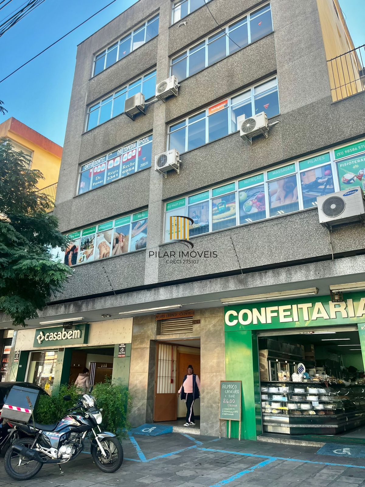 Sala comercial, Av Assis Brasil, 34 m², prédio com elevador, sala com banheiro