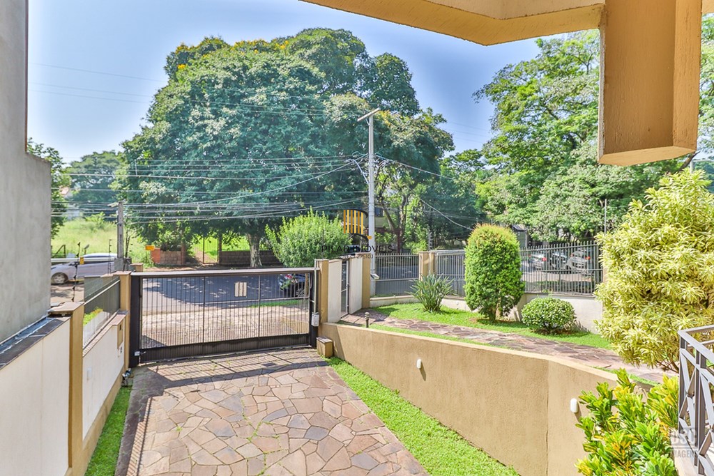 Casa 4 dormitórios no bairro Ipanema