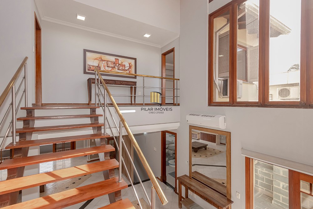 Casa 6 dormitórios no bairro Vila Jardim