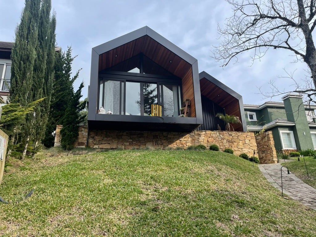 Casa de Condomínio 1 dormitório no bairro Hortênsias