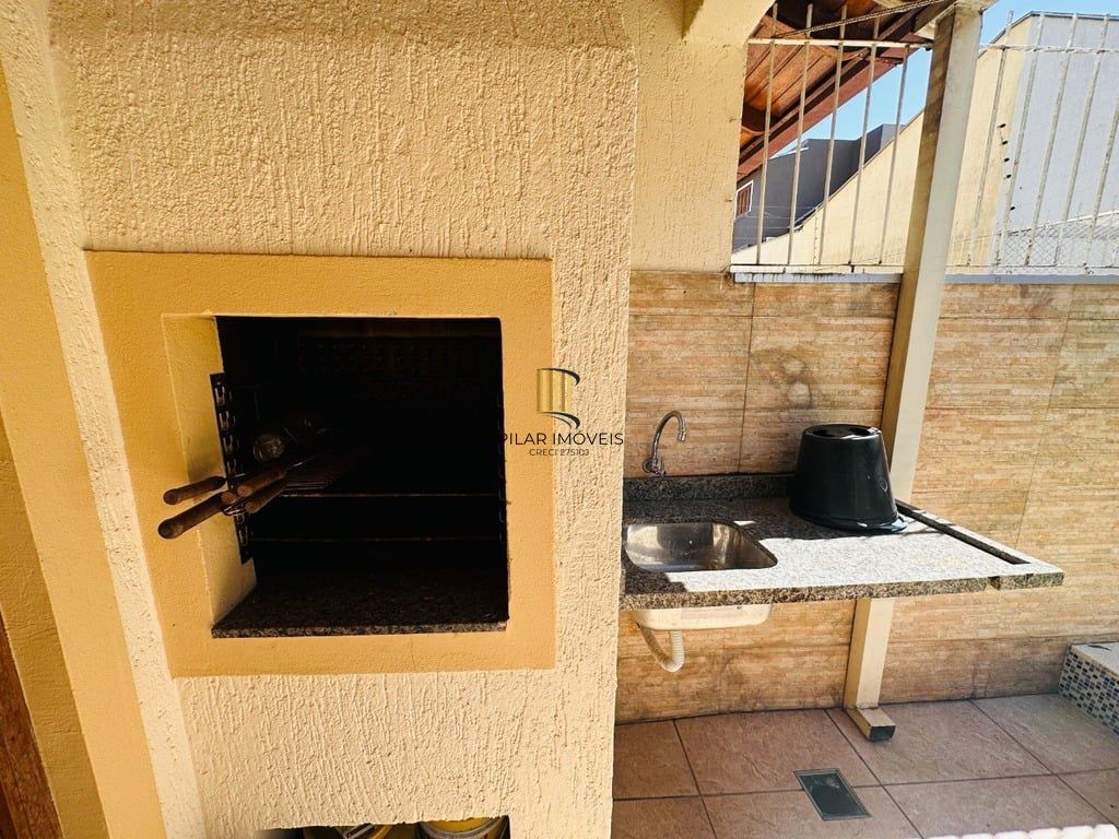Casa 3 dormitórios no bairro Hípica