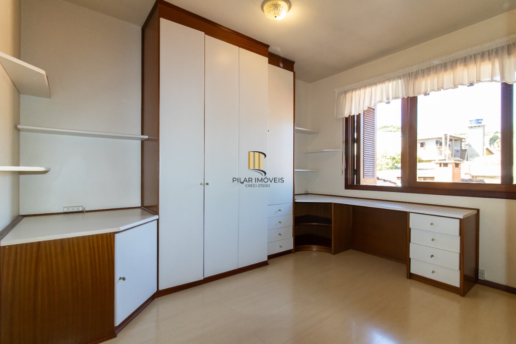 Casa 5 dormitórios no bairro Partenon