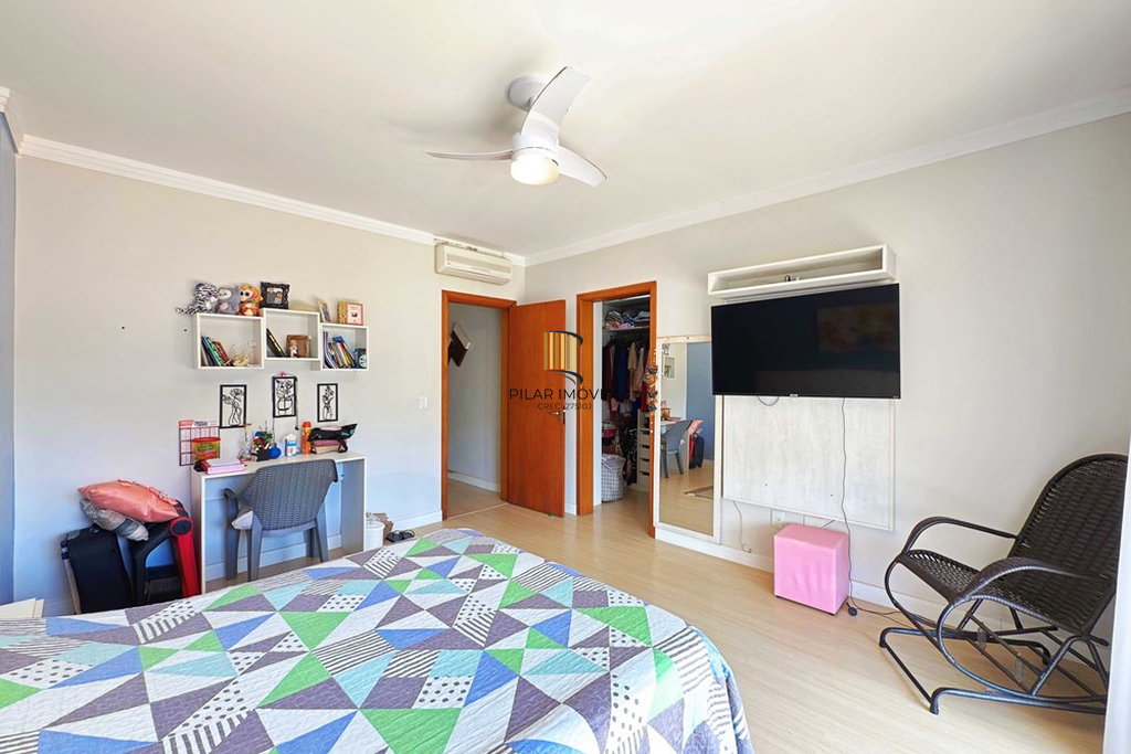 Casa 3 dormitórios no bairro Hípica