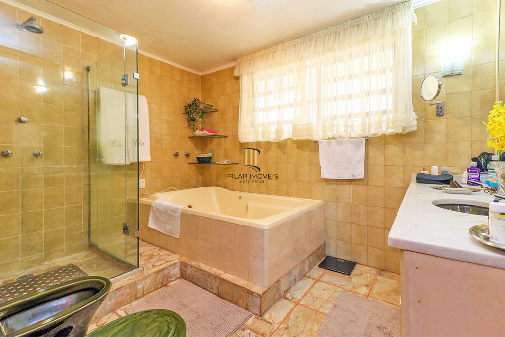 Casa 4 dormitórios no bairro Três Figueiras