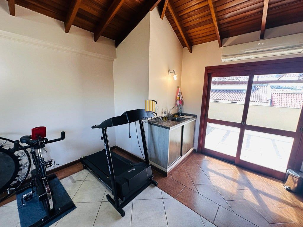 Casa 3 dormitórios no bairro Hípica