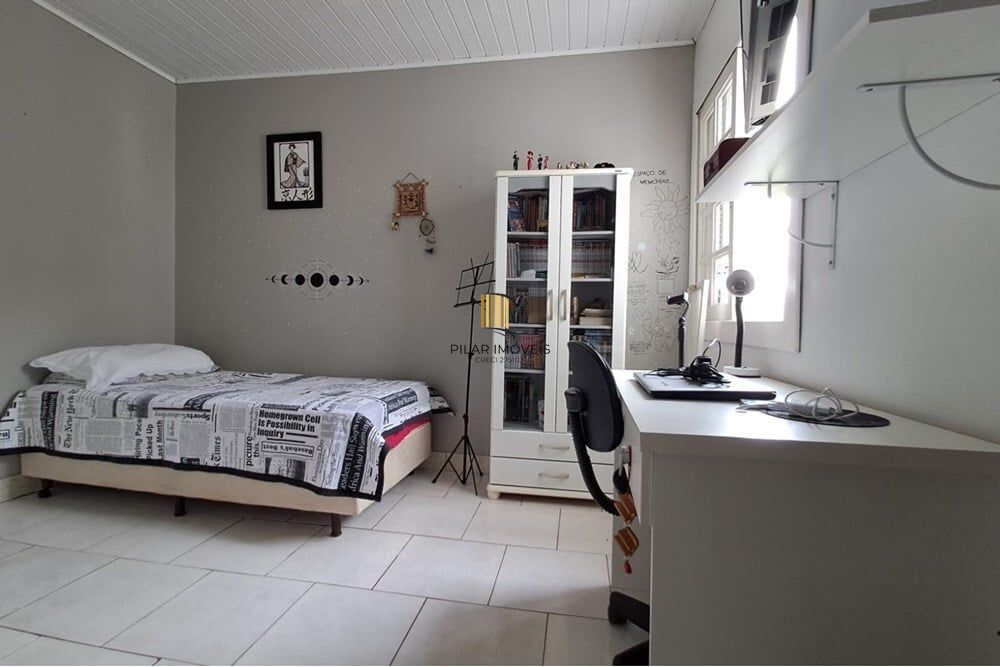 Casa 3 dormitórios no bairro Jardim Algarve