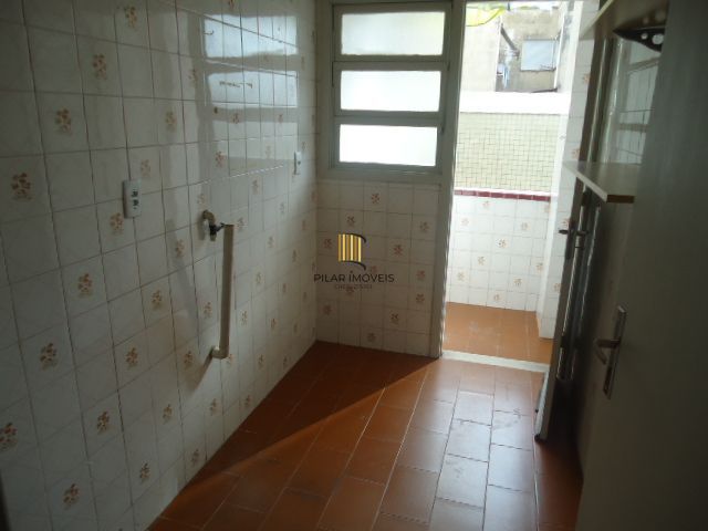 01 dormitório com 50 m2, prédio com elevador