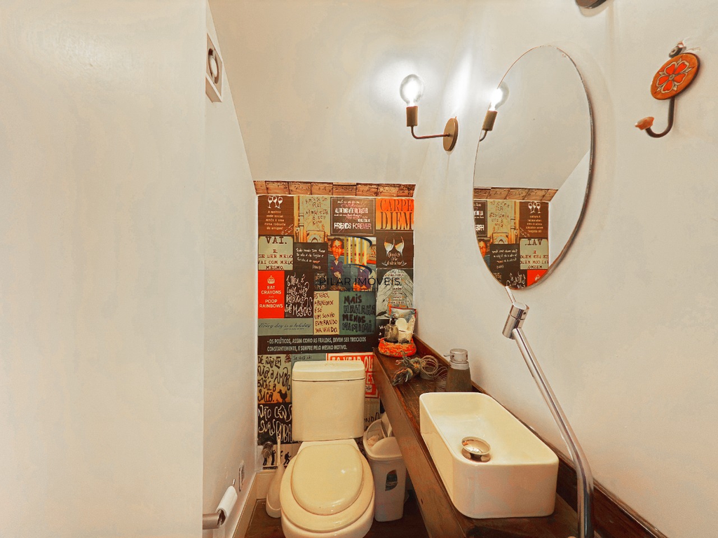 Casa de Condomínio 3 dormitórios no bairro Jardim Carvalho