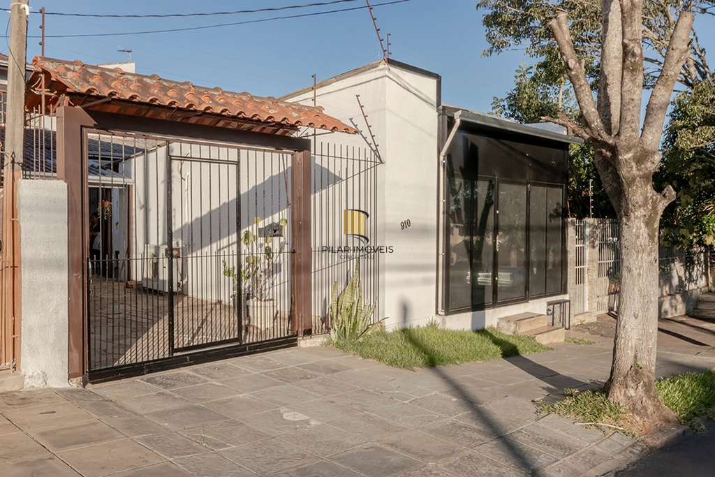 Casa 4 dormitórios no bairro Vila Nova