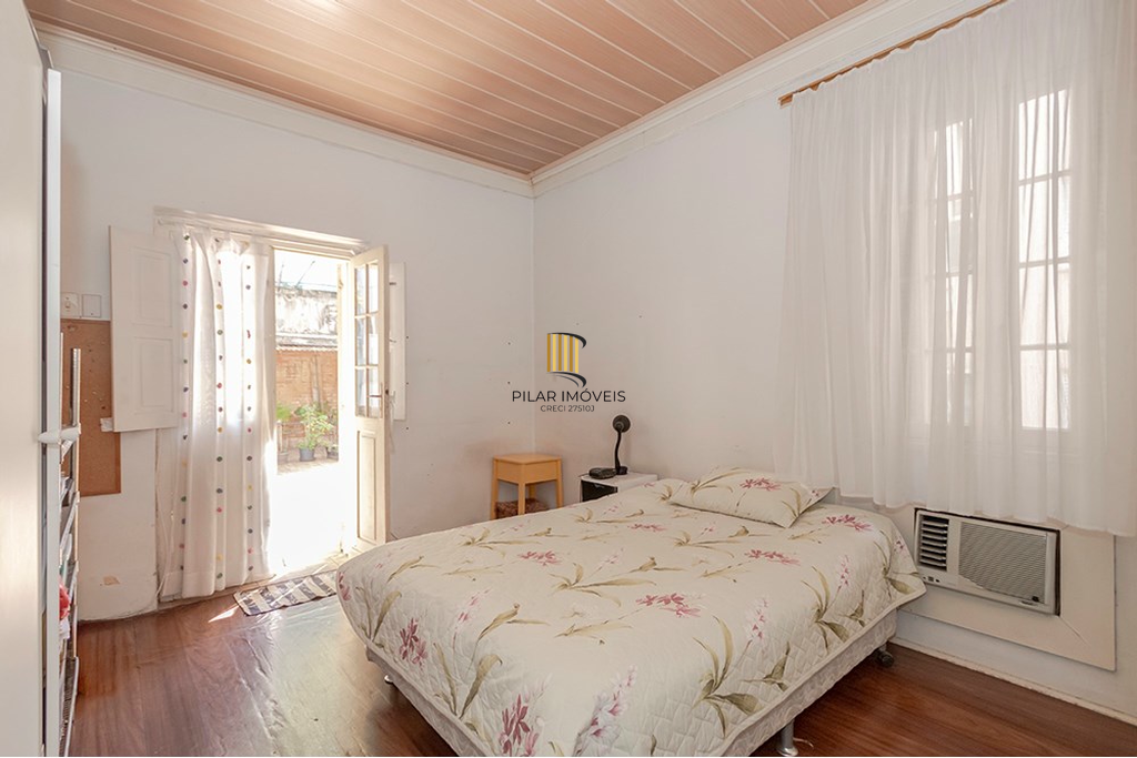 Casa 4 dormitórios no bairro Bom Fim