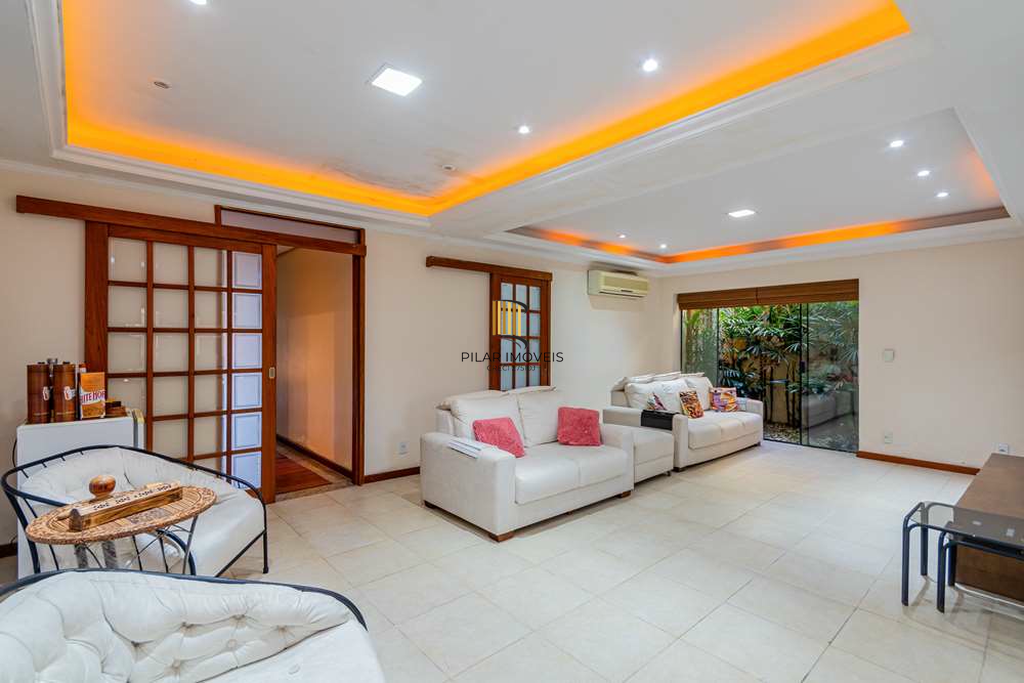 Casa 6 dormitórios no bairro Tristeza