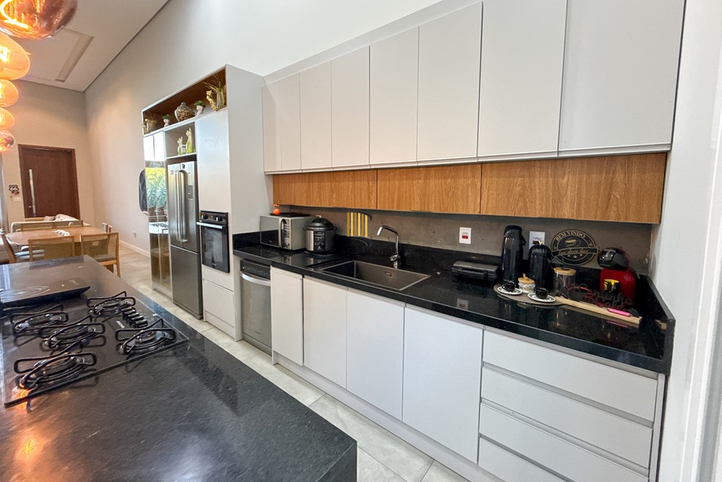 Casa 3 dormitórios no bairro Igara