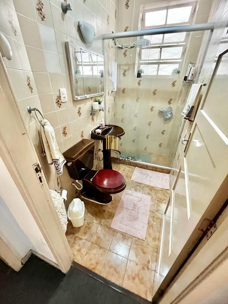 Vende-se apto térreo, com 03 dormitórios, sala com 02 ambientes