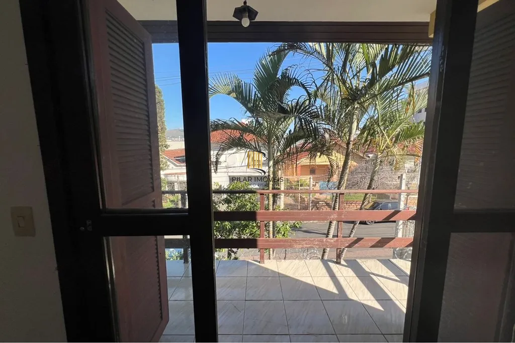 Casa 4 dormitórios no bairro Petrópolis