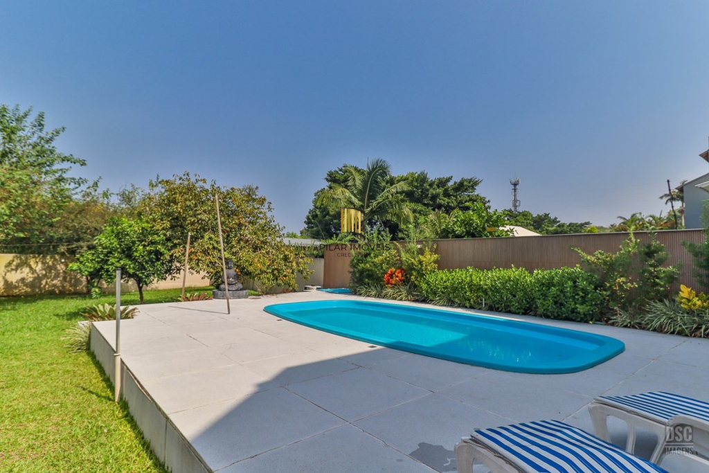 Casa 4 dormitórios no bairro Ipanema