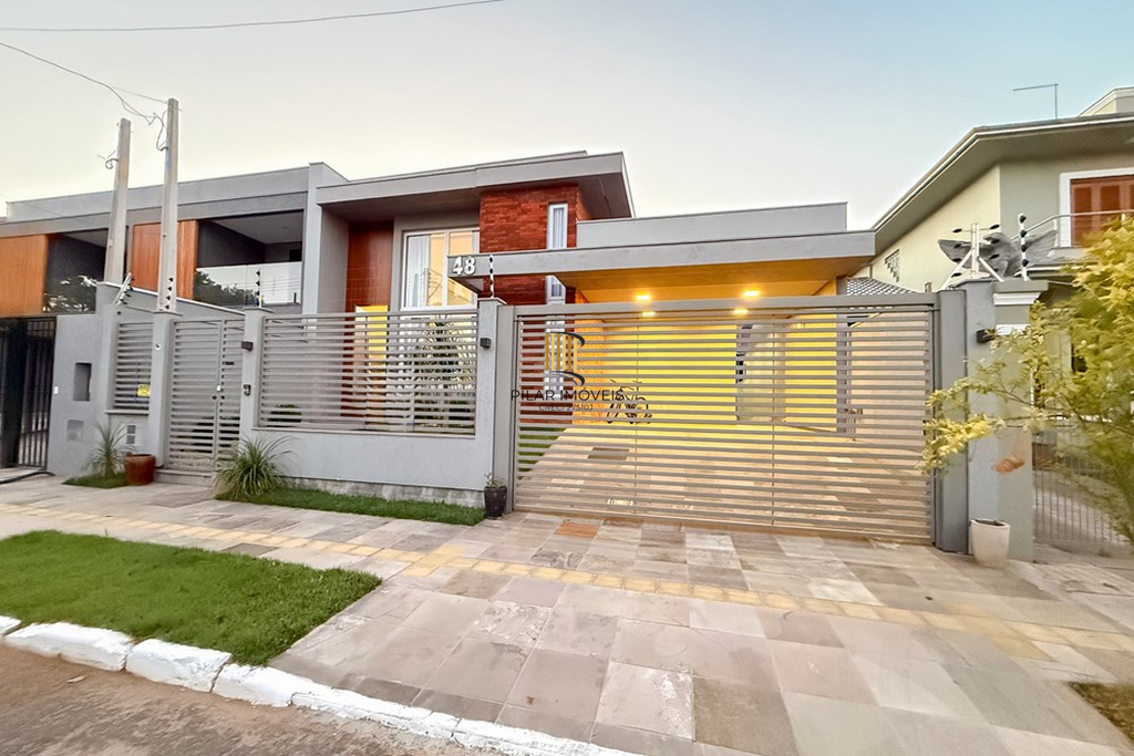 Casa 3 dormitórios no bairro Igara