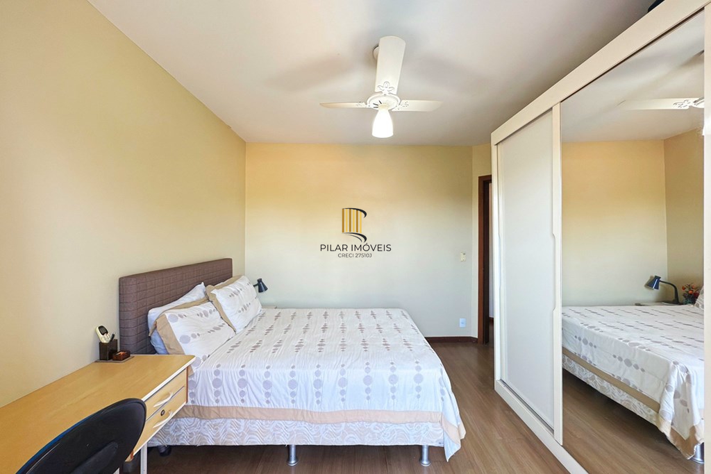 Casa 4 dormitórios no bairro Ipanema