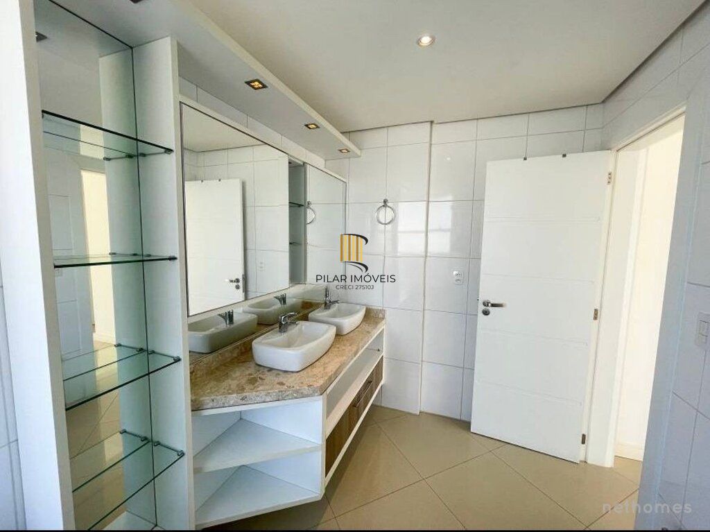 Apartamento 4 dormitórios no bairro Centro