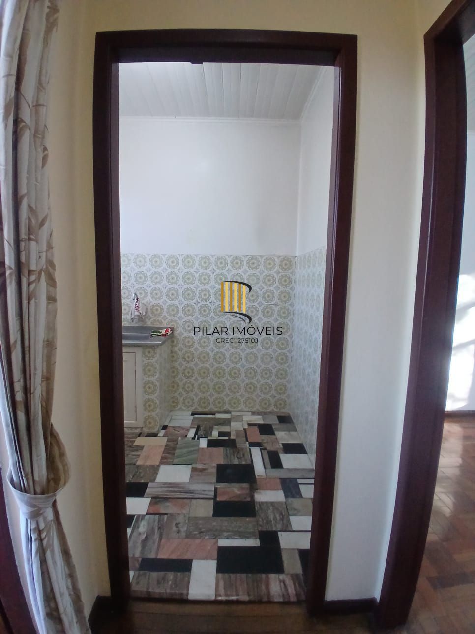 Apto no IAPI, 02 dorm com vaga de garagem