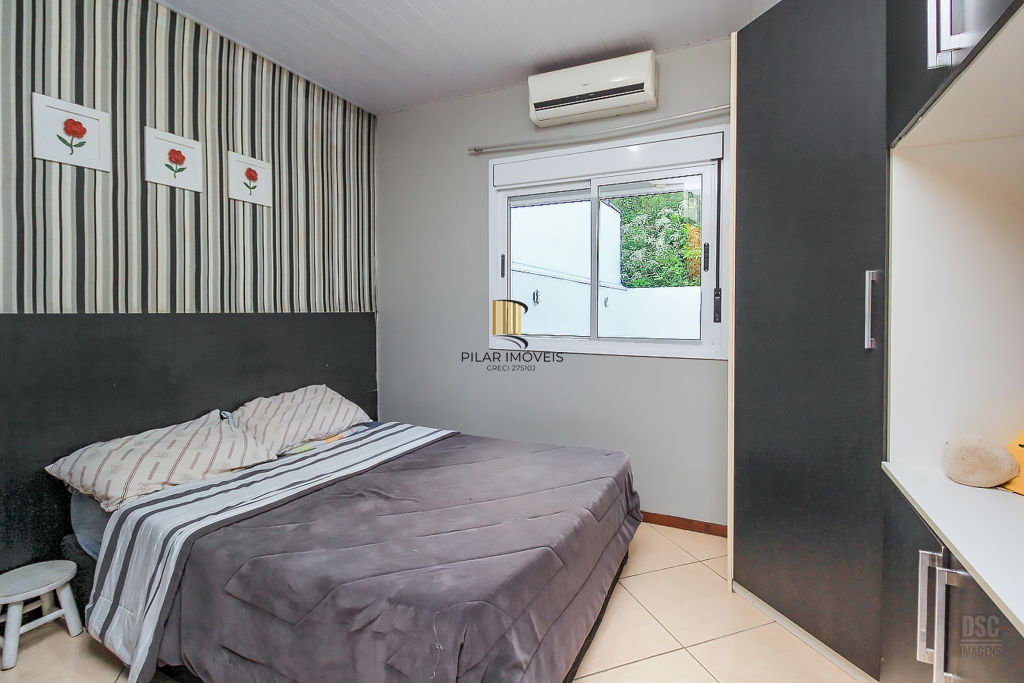 Casa 2 dormitórios no bairro Hípica
