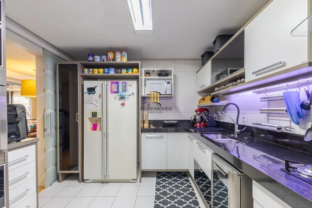 Casa de Condomínio 3 dormitórios no bairro Jardim Carvalho