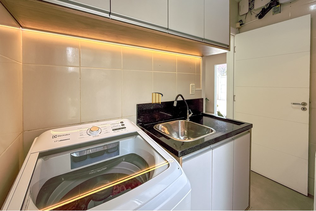 Casa 3 dormitórios no bairro Igara