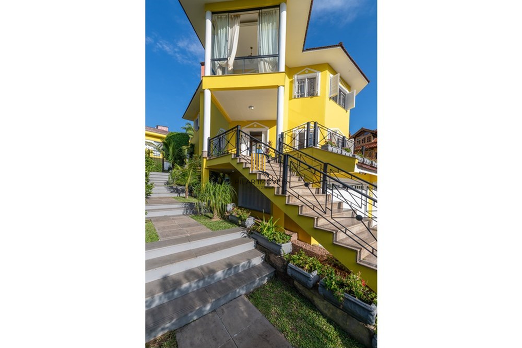 Casa 4 dormitórios no bairro Ipanema