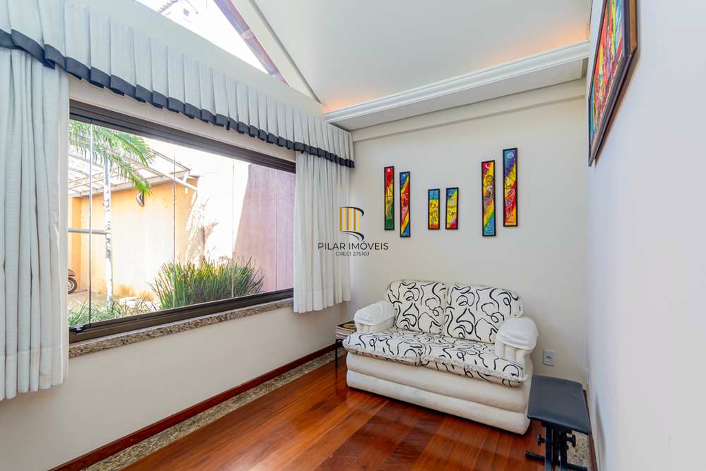 Casa 6 dormitórios no bairro Tristeza