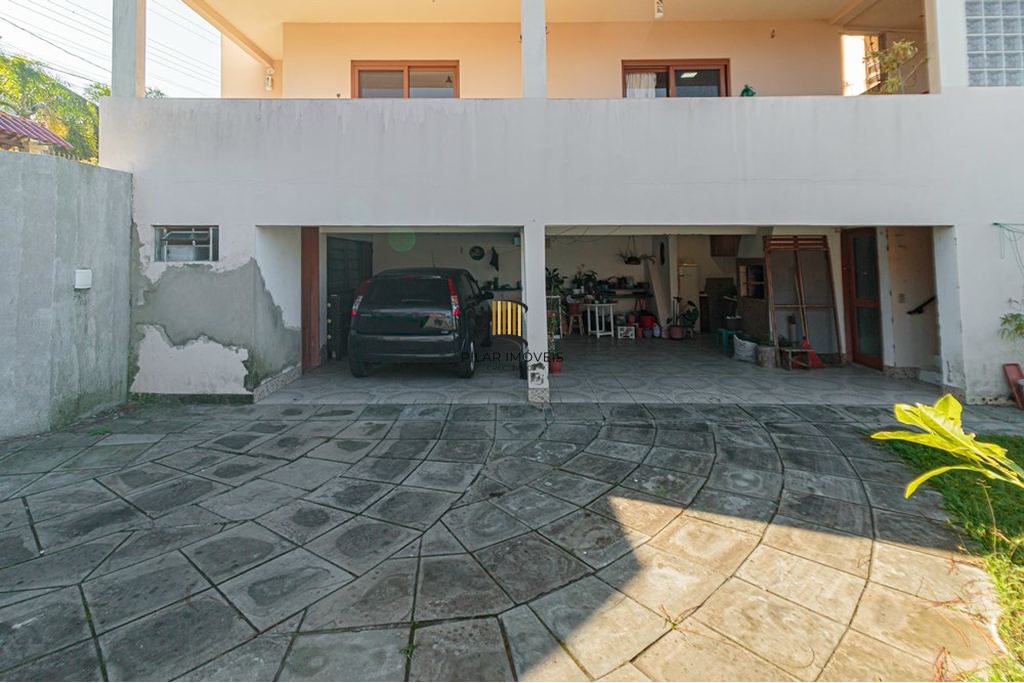 Casa 2 dormitórios no bairro Lomba do Pinheiro