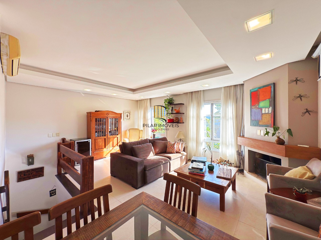 Casa de Condomínio 3 dormitórios no bairro Jardim Carvalho