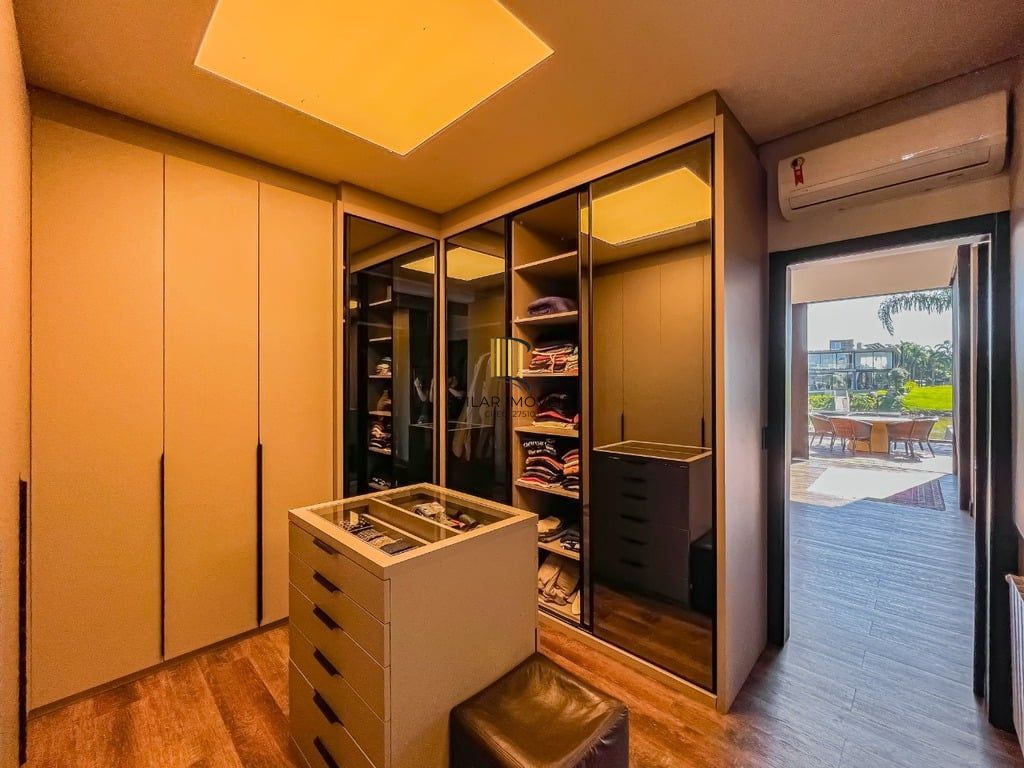 Casa de Condomínio 5 dormitórios no bairro Ponta da Figueira