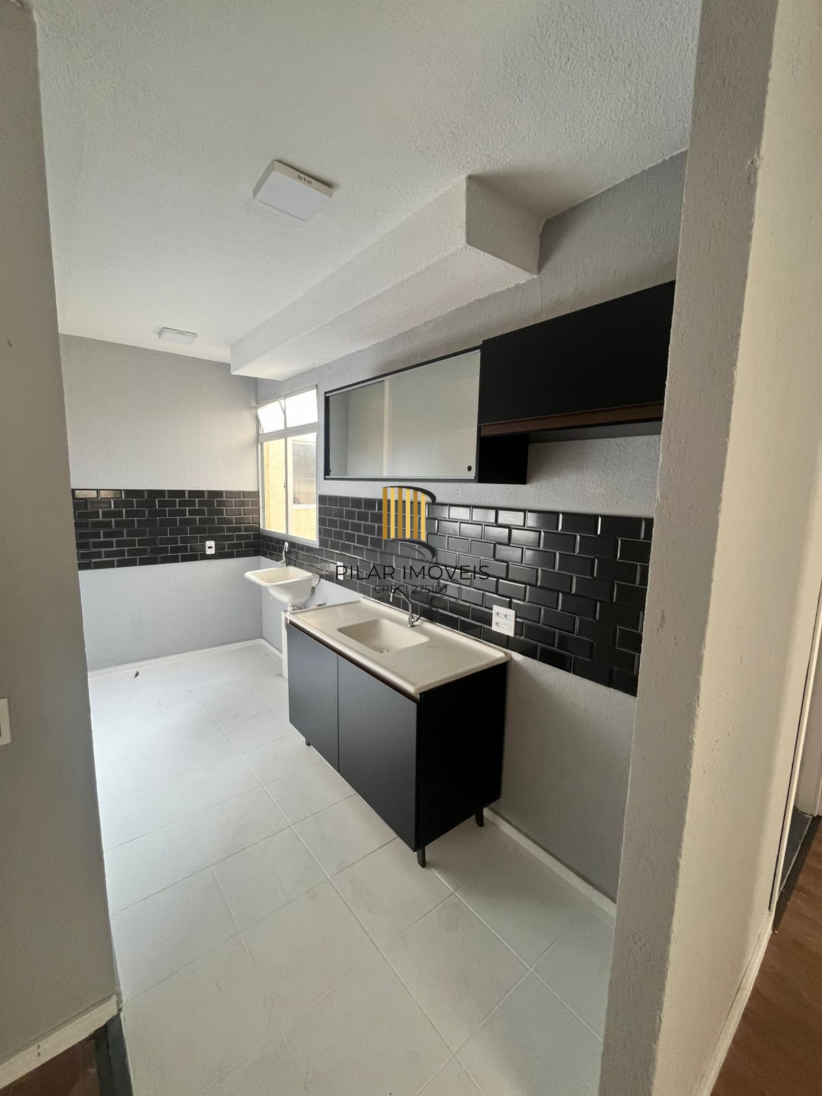 Apto 2 Dormitórios, Térreo, Sala, Cozinha, Banheiro, 01 vaga garagem-rotativa