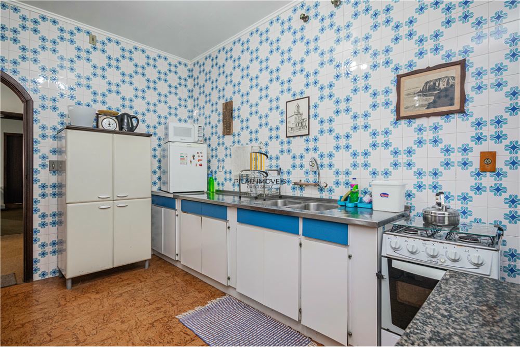 Casa 5 dormitórios no bairro Petrópolis