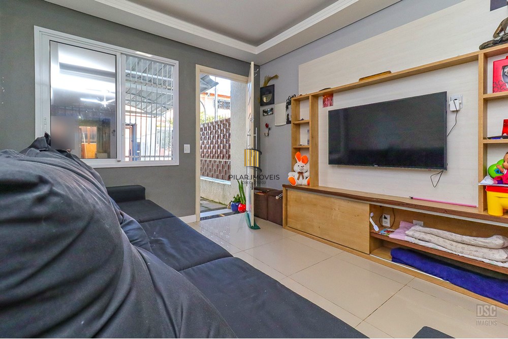 Casa 2 dormitórios no bairro Hípica