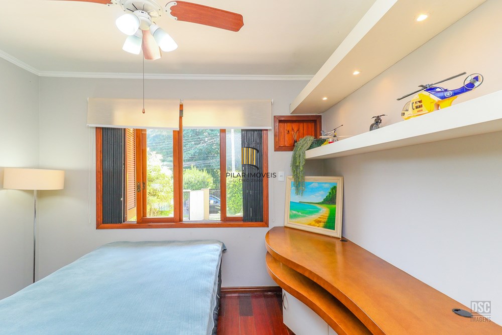 Casa 4 dormitórios no bairro Ipanema