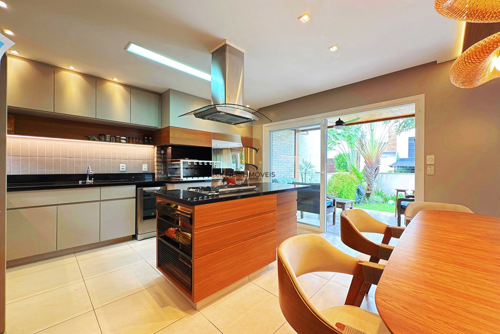 Casa 3 dormitórios no bairro Hípica