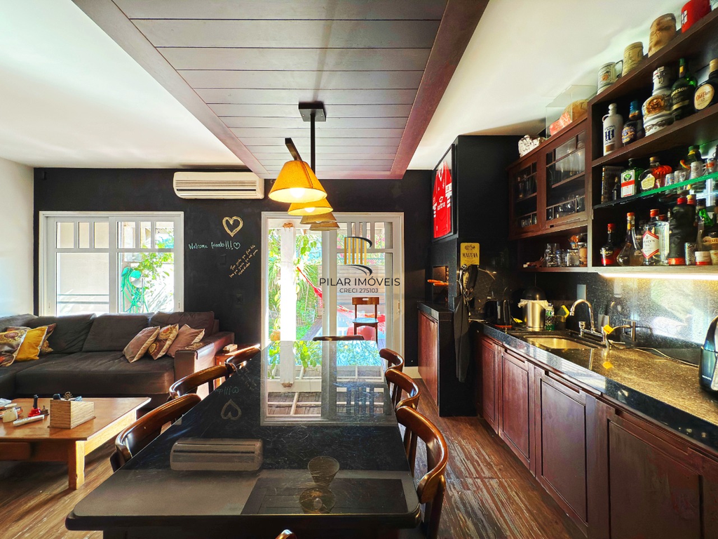 Casa de Condomínio 3 dormitórios no bairro Jardim Carvalho