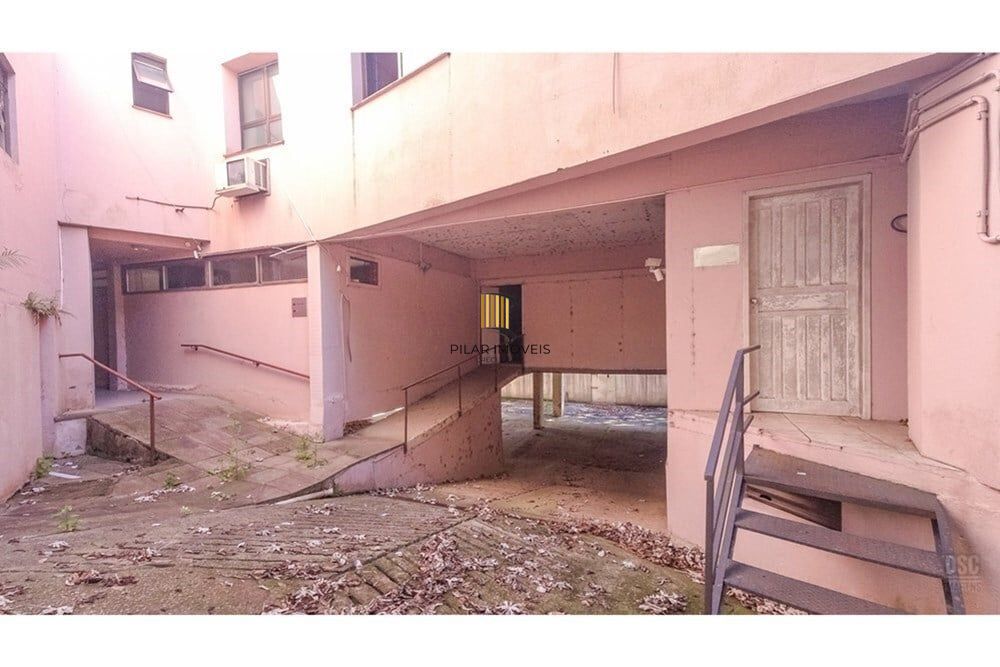 Casa 8 dormitórios no bairro Glória